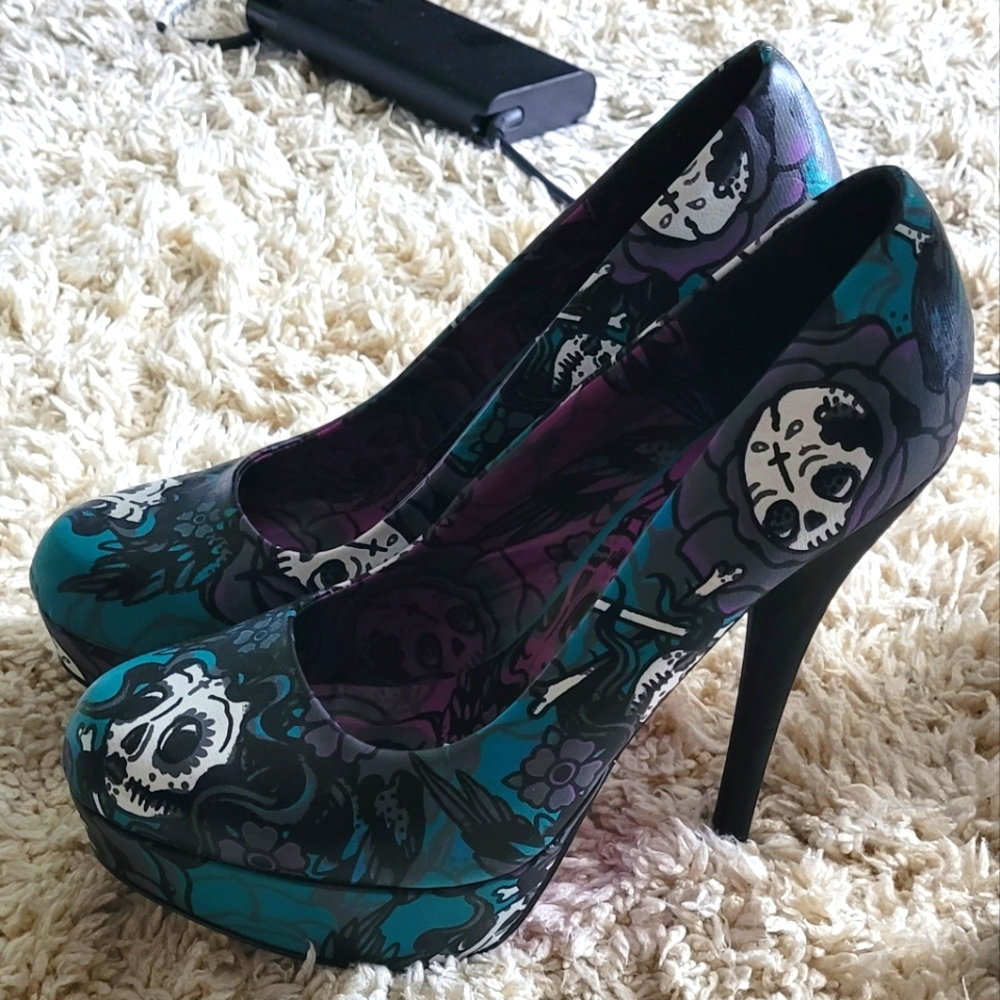 Iron fist "crosswinds" sugar skull heels